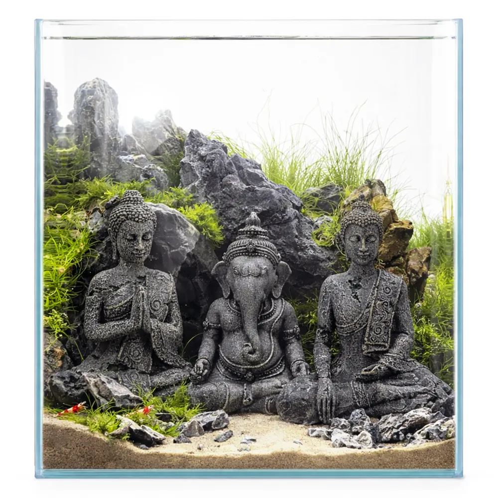 Hobby Mitra Aquarium-Deko: schlanke fernöstliche Tempelfigur mit feiner Oberflächenzeichnung und Patina, wasserneutrales Polyresin, 12 x 8 x 20 cm, ideal für bepflanzte Süßwasseraquarien